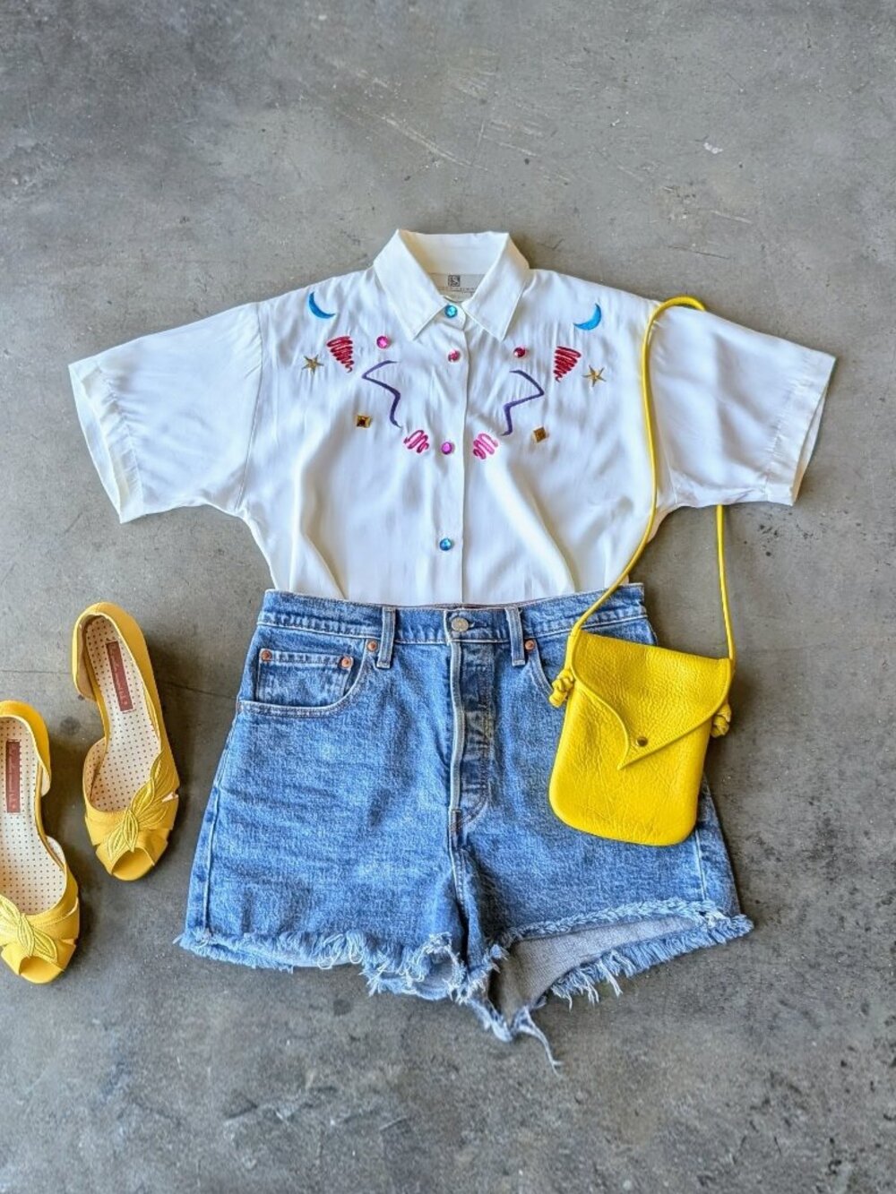 Vintage 1980s Illustrations Bejeweled Embroidered Short Sleeve Button Down Top